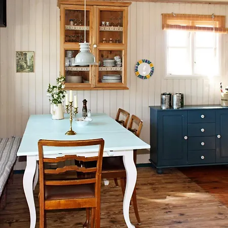 Vakantiehuis Two-bedroom Holiday In 12