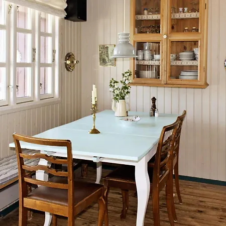 Vakantiehuis Two-bedroom Holiday In 12