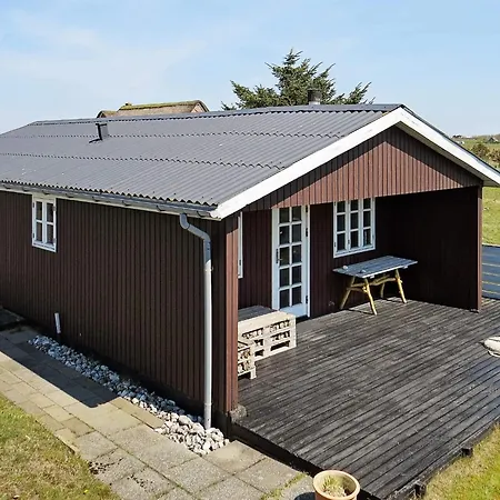 Vakantiehuis Two-bedroom Holiday In 12 *