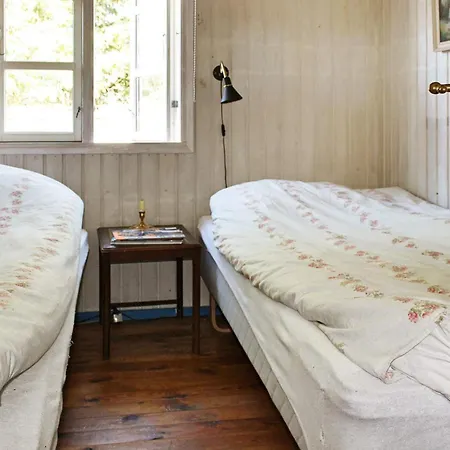 Vakantiehuis Two-bedroom Holiday In 12
